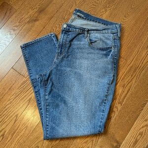 Old Navy Women's 16 Short Denim Jeans Classic Medium wash mid rise straight leg